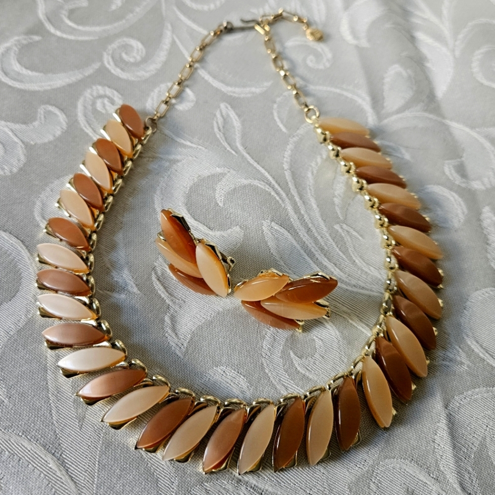 Vintage Unsigned Coro Thermoset Pearlescent Demi Prarure Necklace Earring Set